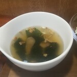 キッチン ブルー グローブ - 残り少ないスープ