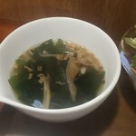 キッチン ブルー グローブ - わかめスープのアップ