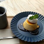 Cafe 2F Niitsu Bijutsukan - オリジナルブレンドと自家製プリン