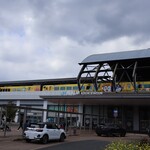 Tosa Sushi To Tempura Oranku Ya - JR高知駅・黄色いアンパンマン停車中(2024年3月)