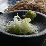 蕎麦とソースカツ丼 みのやさくら亭 - 薬味葱&山葵