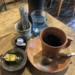 ヒグラシ - コーヒー（単品）：４００円、チョコはサービスです。