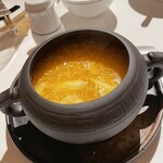 SPRING MOON - “タラバガニと豆腐入り濃厚チキンスープ仕立て”タラバガニの風味が希薄です。チキンの旨みもあまり感じられません。見た目は濃厚そうですが反してアッサリとしています。