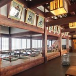 ほうとう不動 - 店内のテーブル席の風景です