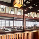 ほうとう不動 - 店内のテーブル席の風景です