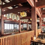 ほうとう不動 - 店内のテーブル席の風景です