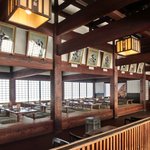 ほうとう不動 - 店内のテーブル席の風景です