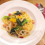 カフェ エ バール ドゥー - 野菜をたくさん閉じ込めたペペロンチーノ。火曜日シェフの特製です