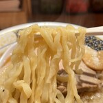 神虎 - 麺(背脂煮干しそば)