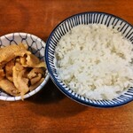 仙台中華そば 銘店嘉一 - 鶏皮と白飯