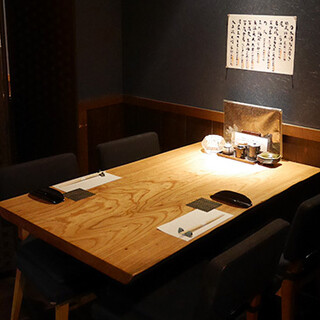 店内は、カジュアルながらも和モダンな空間