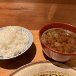 ginzatonkatsuaoki - ランチタイムはご飯味噌汁が無料。味噌汁はしじみでした。