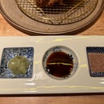 ginzatonkatsuaoki - わさび、自家製ソース、塩。味の変化が楽しめる。