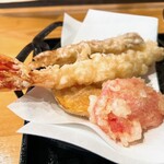 Teuchi udon marusen - おおいりうどんの天ぷらたち