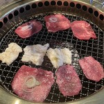 米沢牛・焼肉 さかの - タン塩とシマチョウ