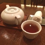 Bai Wan Juka Iro U - プーアル茶（プアール茶）☆525円　「飲み物はお茶で結構です」っと言ったら、「有料になりますのでお選びください」とのことでした(^_^