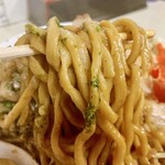 麺's ラッキーパンチ - 太麺がソースダレに絡んで焼きそば？焼きうどん？