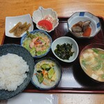 そば久 - 定食に付いてくる品々〜スゴッ！