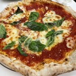 Fakalo pizza gallery - マルゲリータ　2200円