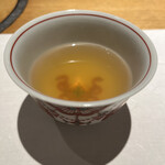 鮨 一二郎 - クエのお出汁からお料理がスタートです。沁みる〜♥️