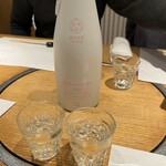 鮨 一二郎 - ★新政 No6 X-type 2022(秋田) 秋田を誇る新政の8代目佐藤祐輔氏が新しいチャレンジを続けるNo.6シリーズ！最近は十四代や而今より希少ですよね〜。透明感、繊細、エレガントな美酒♥️