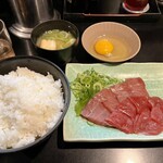 Nishimatsuya - マグロお造り定食　680円
                ご飯（大）　無料
                ※生玉子をチョイス