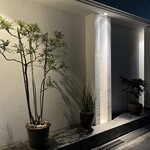 鮨 一二郎 - 住宅街にふんわりと浮かぶファサード。