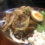 カレーは飲み物。 - 黒い肉カレー、ガリ豚トッピング