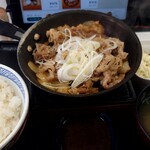 吉野家 - 鉄板牛焼肉定食：743円