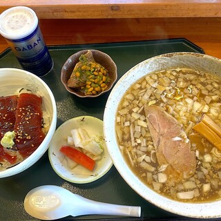 吉田屋 平助 - 料理写真:醤油ラーメンとミニマグロ漬け丼1000円