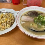 麺ズ赤のれん - ラーメン・半チャーハン（¥9,00）