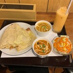 インド&タイ料理 ルチ - カレーセット　880円　チーズナンに変更＋275円