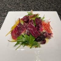 鉄板焼 華山 - 岩手の牛の生ハム（セシーナ）は地元の「肉のふがね」より。野菜も地元のもの