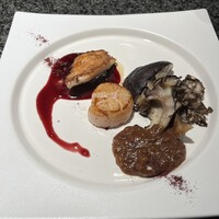 鉄板焼 華山 - ホタテ、皮がパリパリのお魚（忘れた。。）、椎茸、エリンギ、胡桃の入った味噌