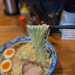 めん処 樹 - 自家製の手揉み麺はつるんとしてしなやか