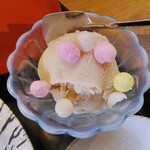 まンまや おちょキッチン - 五月ヶ瀬のジェラート（丸亀おいり乗せ）　