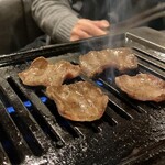 Kuroge Wagyuuto Tanto Harami Yakiniku Gorichan - 塩タン