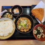 もつ次郎 - もつ煮セット(910円)です。