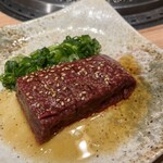 Seiniku Oroshi Tonya Choku Ei Yakiniku Ten Gyuujirou - 厚切りレバー