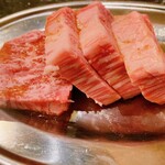 Yakiniku Maccho - 分厚い！カルビ！！