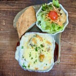 Baigetsu Kafe - 山型食パンの形のお皿にのって 登場