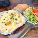 BAIGETSU café - グリーンサラダには 皮付きフライドポテト