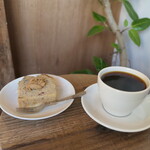 COFFEE STAIN - （2024/2月）くるみとバナナのパウンドケーキと浅煎りコーヒー