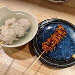 鶏だし煮込み 串の千本桜 - 鶏煮込み串(やげん軟骨・鶏つくね・せせり)