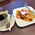 Bistroフルフル - フルーツのフィアンティーヌ ＆ コーヒー（２０１４年２月）