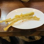 中華食堂 くろ - こだわり農家（和田さん）のゴボウ揚げ