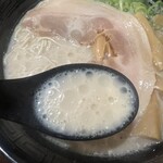 情熱のすためし どんどん - 最初は濃いめに感じたスープも、替玉するととてもクリーミーになる。