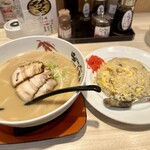 らーめん世界 - ラーメンレギュラーセット