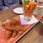 ハードロックカフェ - テュペロチキンテンダース@1,420スティック野菜@400