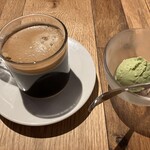 ピッツェリア ロッコ - セットのコーヒーとピスタチオのジェラート